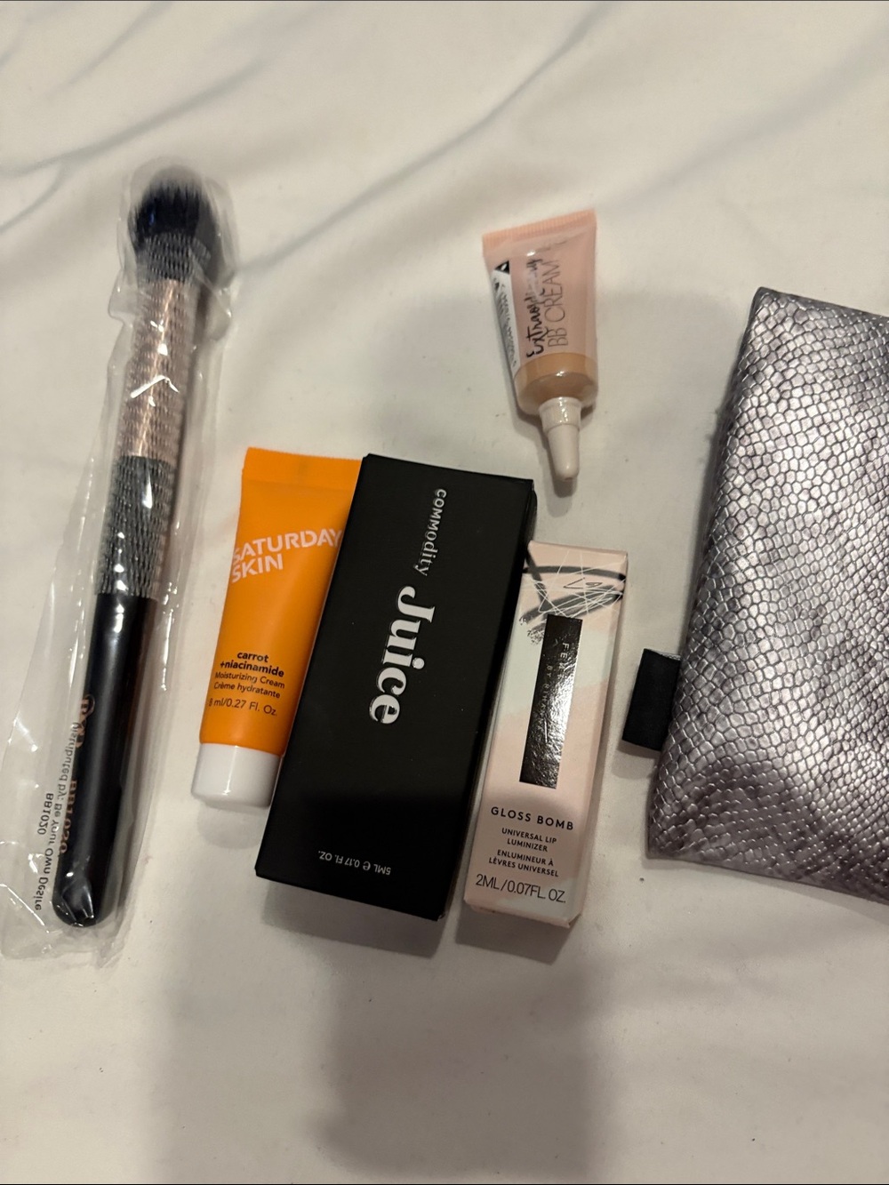 ipsy Metallic Silver Snake-Texture Wristlet Makeup Bag - Picture 5 of 6